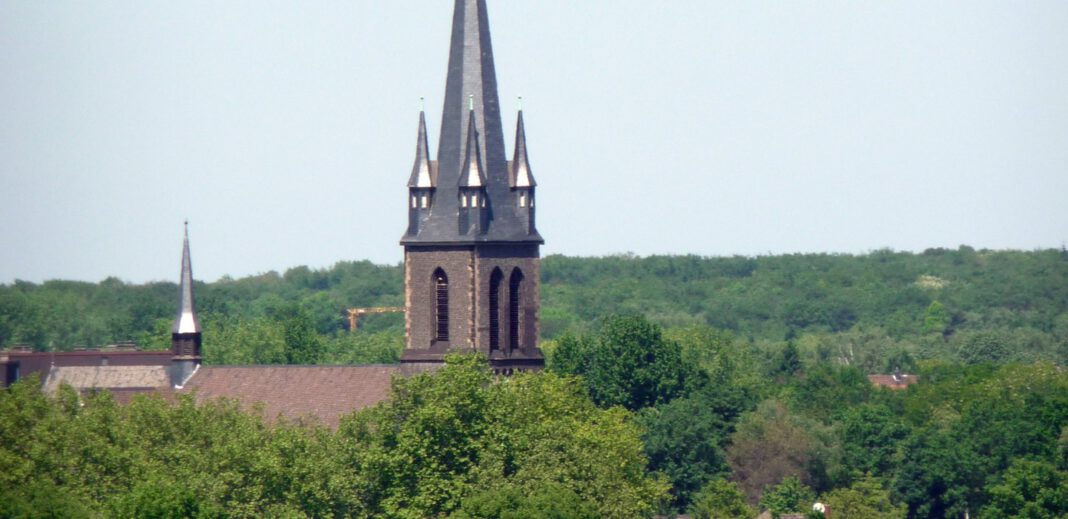 Kunstprojekt in Herz Jesu setzt sich mit Angst, Hoffnung und Kirche auseinander