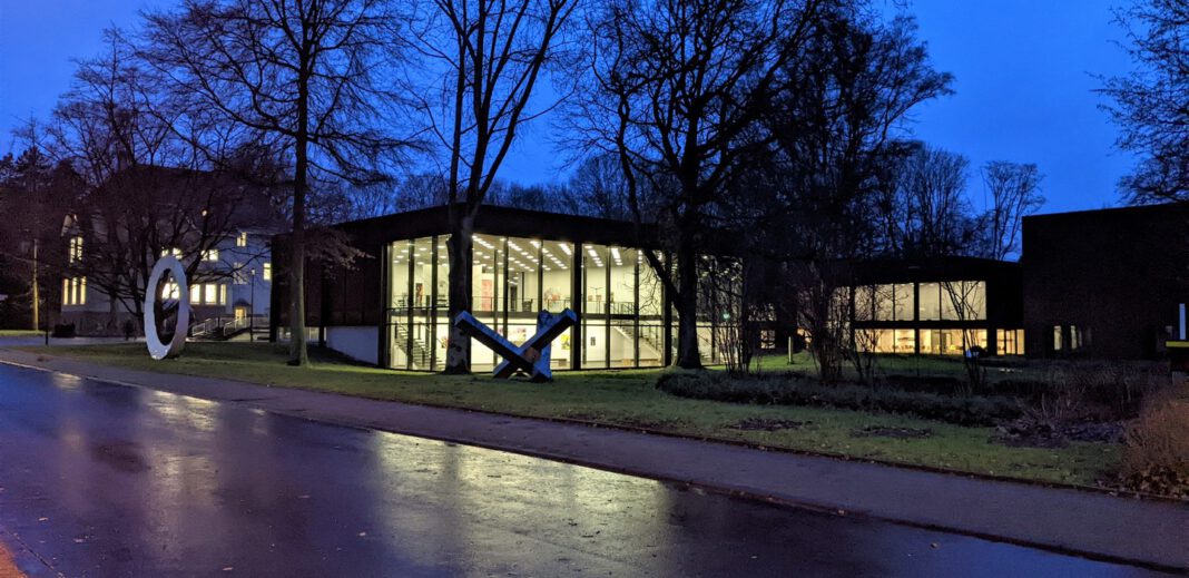 Museumszentrum Quadrat: Dezemberprogramm mit Josef Albers Workshops und Smithson Führungen