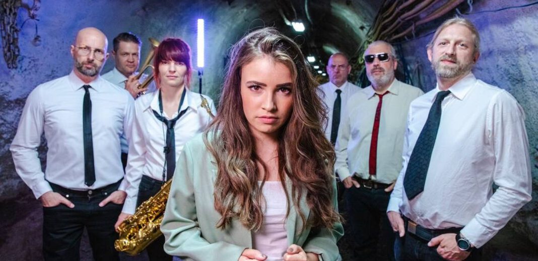 Nina Hahn und F.O.C. Band geben Open Air Konzert im Willy-Brandt-Park
