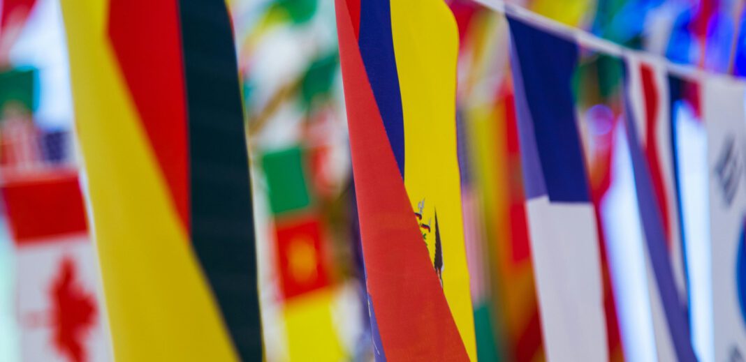Offene Bastelstunde in der Stadtbücherei für WM-Dekoration