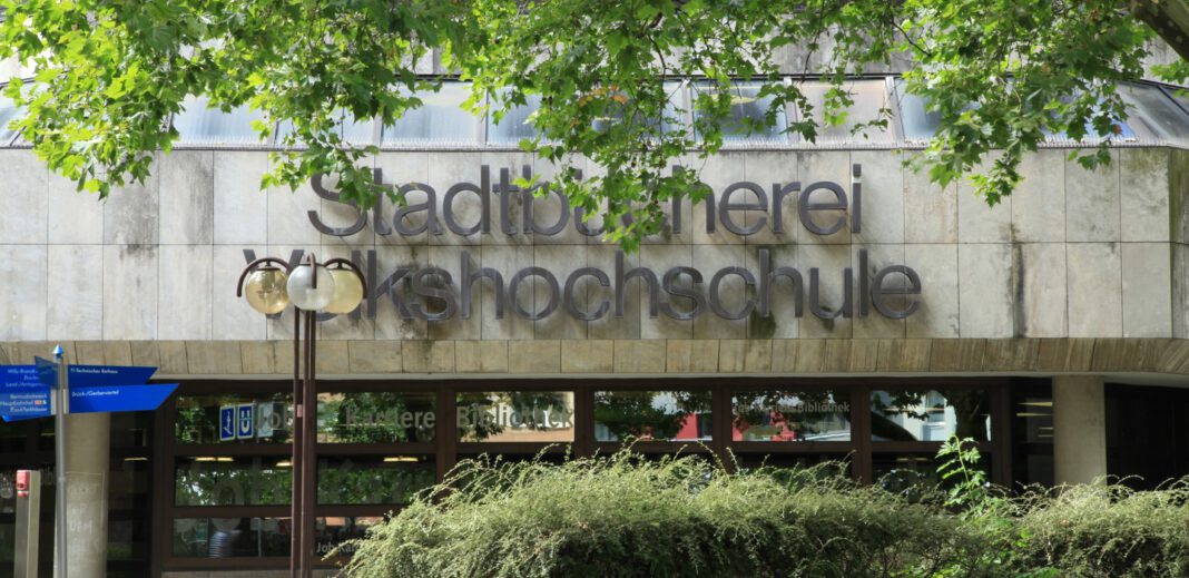 Vhs Bochum informiert über Mental Load und zeigt praktische Bewegungsstrategien zur Entlastung